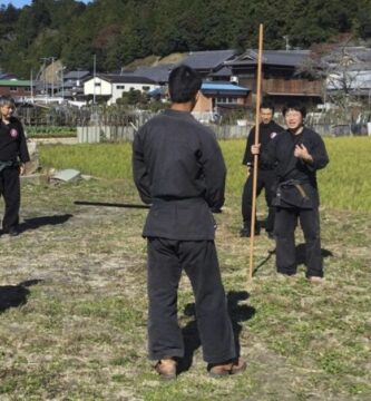 Estudiante japonés completó una maestría en estudios ninja