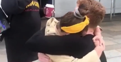Hombre sorprende a su familia tras meses separados por el coronavirus