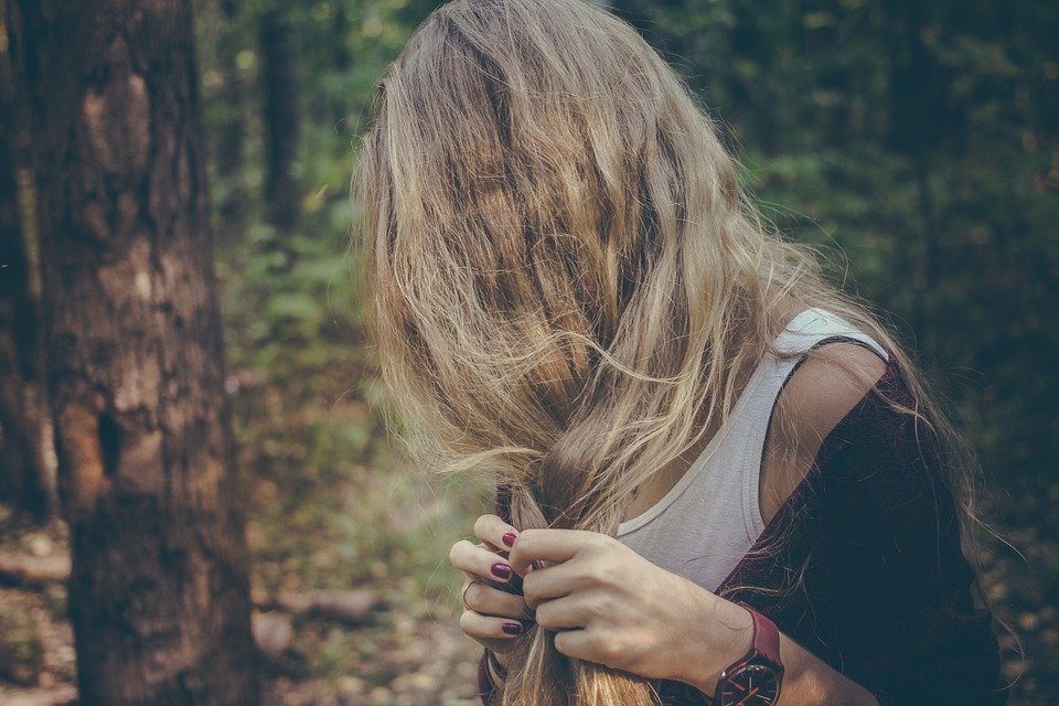 Mujer se hace famosa por no cortarse el pelo desde 2007