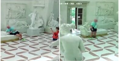Un hombre rompió una escultura de 200 años solo para tomar una foto