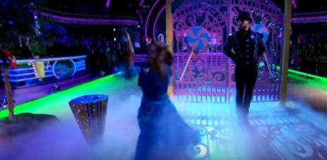 ¡Laurie Hernandez ganó el episodio de Mira que Baila! Americano toca un vals 3 img 58236a162feb0